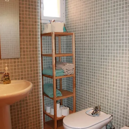 142 Aquamarinas F-14 Apartment *